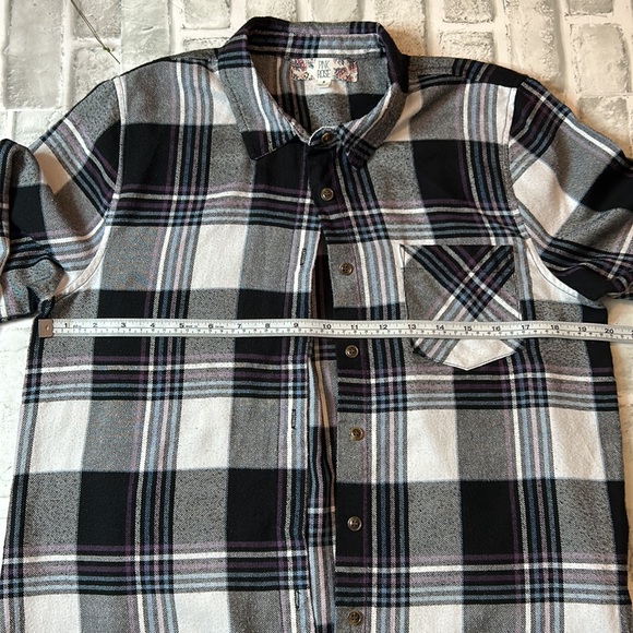 PINK ROSE | LONG SLEEVE FLANNEL - Picture 2 of 7